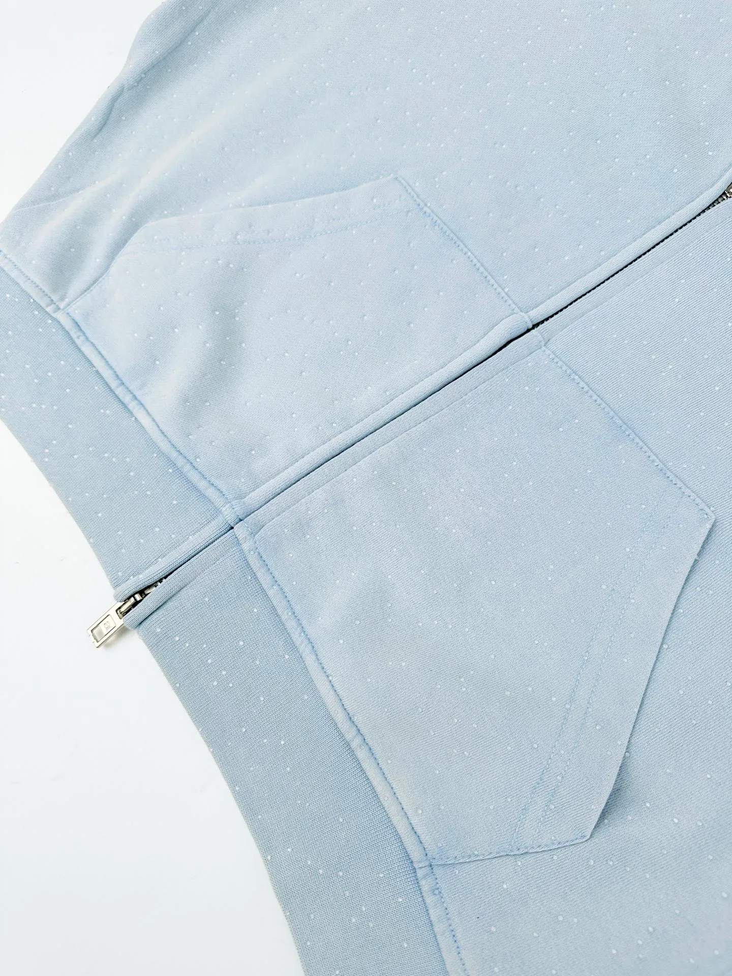 AP Alexander Wang ， ， 。 Light Blue ， ， ， 。 ， ， ， ， 。 ， ， ； ， ， ， 。Light Blue ， 。 1. ， Alexander Wang ， 、 。 2 ， ， 。 3. ， ， Retro 。 ： 1:1 AW 1:1 AW ： Size： S M L ： DD 171